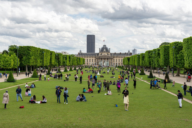 在法国巴黎的马尔斯广场图片下载