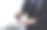 商务人士在会议上讨论演示，站在一个现代化的办公室里。一个不知名的商人和一个同事在电脑上搜索一些信息，律师在谈判。团队合作和伙伴关系概念图片下载