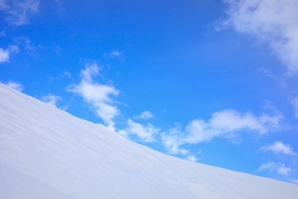 美丽的冬季高山景观滑雪场顶部有雪。阿尔卑斯山，白云岩，意大利，欧洲图片下载