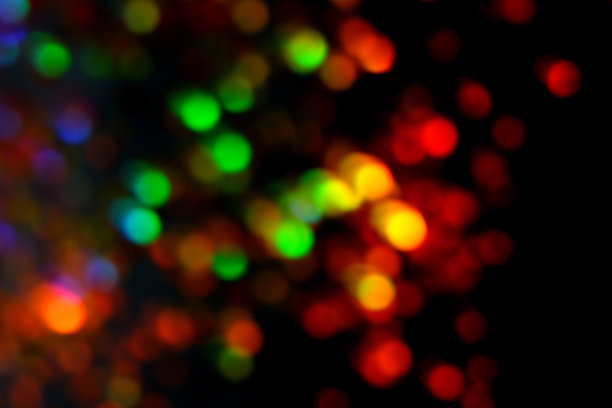 背景的模糊灯光在蓝色，绿色和红色。图片下载