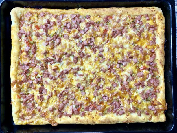 新鲜出炉的自制美味披萨。图片下载