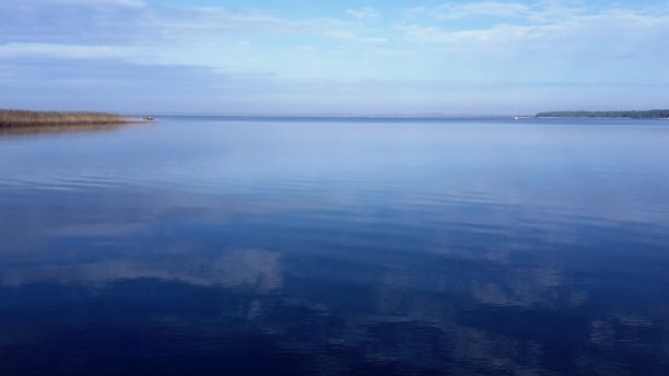 桑吉内湖上的清晨心情图片下载