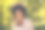 照片积极的非洲裔美国女孩打电话在夏天的周末在树城市木材户外公园打电话图片下载