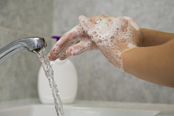 用肥皂洗手。水图片下载