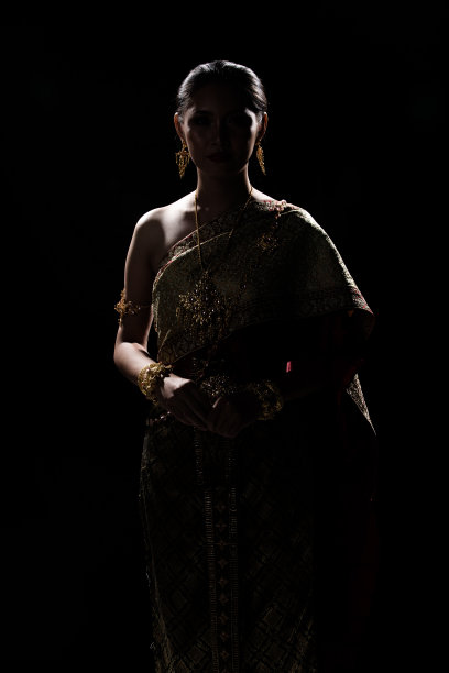 泰国皇家传统服装在监狱里哭坏了图片下载