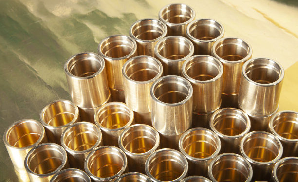 工程和金属加工技术。新的铜缸。图片下载