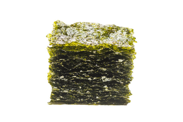 美味的紫菜孤立在白色的背景。图片下载