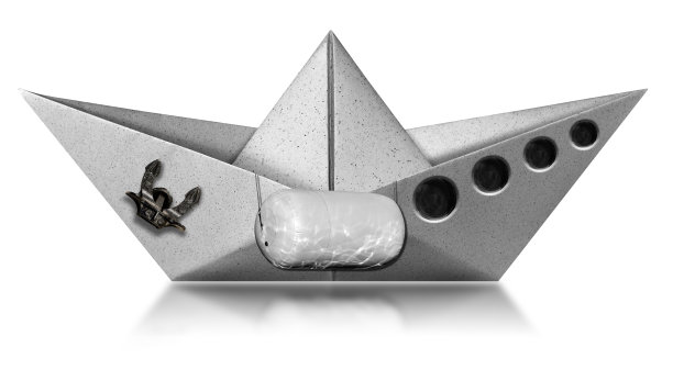 白色纸船与锚和挡泥板保险杠隔离在白色图片下载