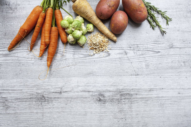 边界的原料，以一个传统的英国烤晚餐与拷贝空间图片下载