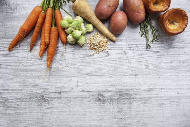 边界的配料，以一个传统的英国烤晚餐与拷贝空间图片下载