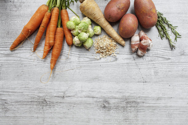 边界的原料，以一个传统的英国烤晚餐与拷贝空间图片下载