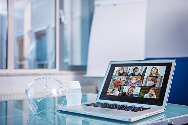 电晕病毒远程教育、网络研讨会和远程会议设备图片下载