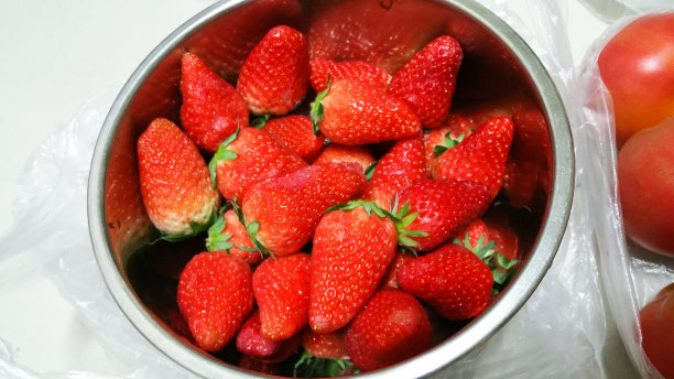 新鲜的草莓图片下载