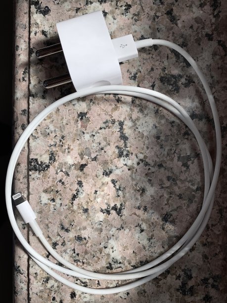 带照明电缆的5W充电砖图片下载