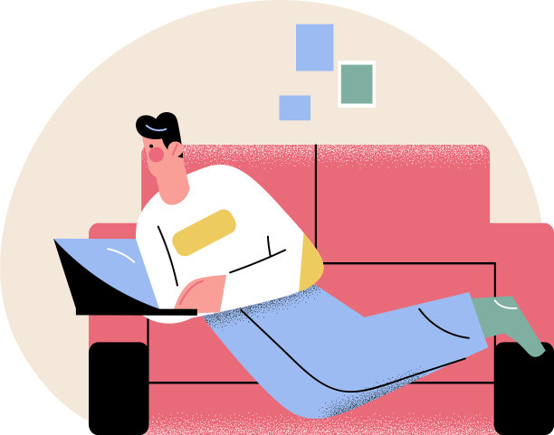 男人躺在沙发上，在家用笔记本电脑工作图片下载