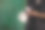 年轻人与赌博卡的特写手图片下载