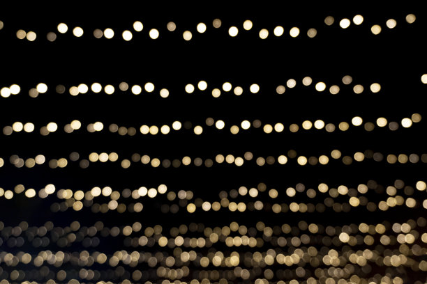 模糊的假日灯光，原始的，散焦风格，黑色背景，足够的文字空间，适合编辑圣诞照片。图片下载