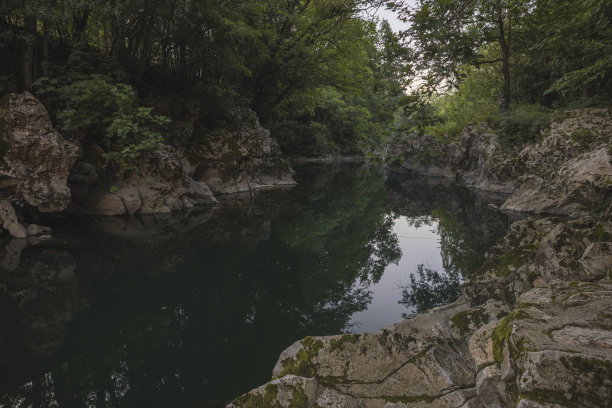 坎塔布里亚的鲑鱼渔场图片下载