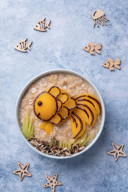 孩子早餐燕麦粥配水果图片下载