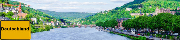 德国海德堡河上的城市标志图片下载
