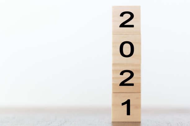 2021年在木制立方体上的桌子上复制文本空间图片下载