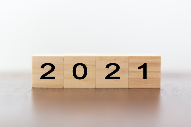 2021年在木制立方体上的桌子上复制文本空间图片下载