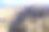 有个男人俯瞰山谷的大山谷图片下载