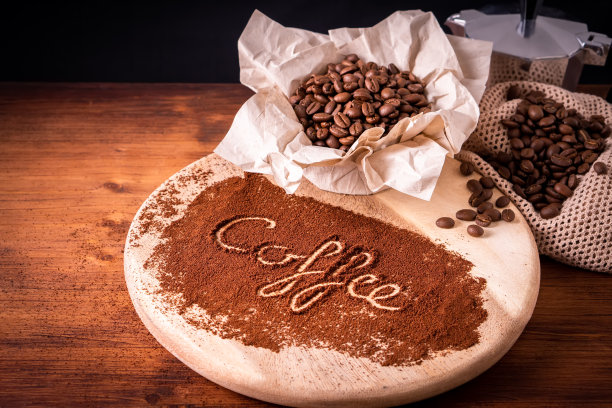 自制的文本咖啡馆新鲜的热浓缩咖啡在蒸汽白色杯子从有机可持续的咖啡馆喝烤棕豆与回收一次性纸包与清新的香气图片下载