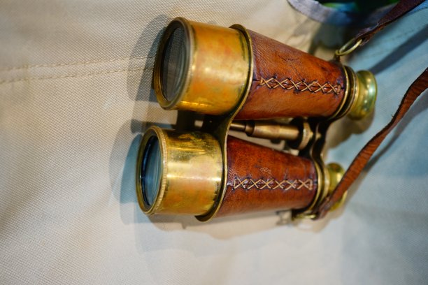 老双筒望远镜图片下载