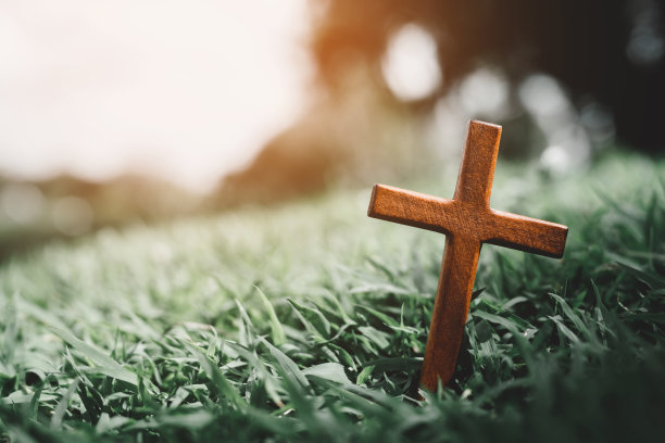 为耶稣祝福的十字架，基督教图片下载