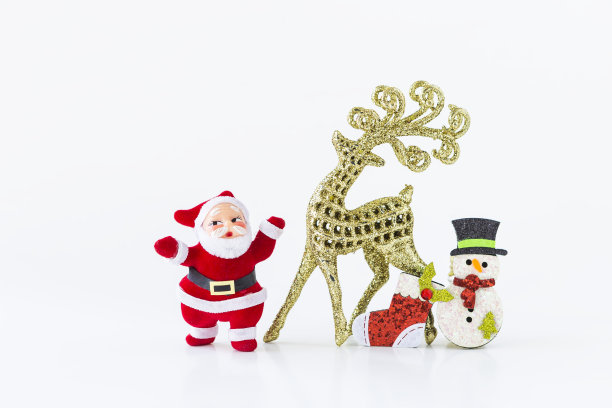 迷你圣诞老人和金色驯鹿圣诞装饰项目孤立在白色背景图片下载