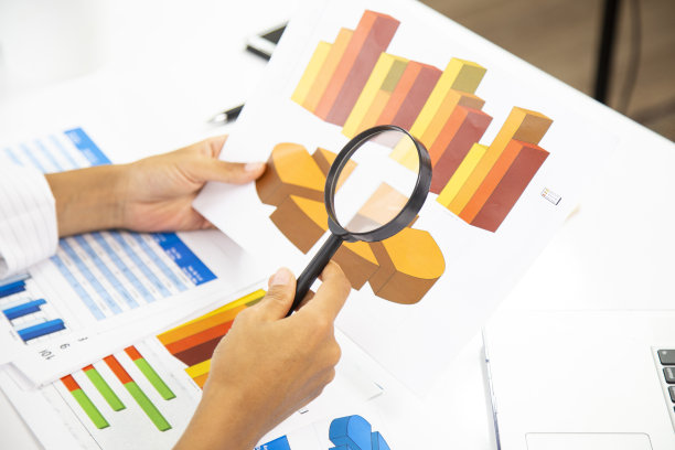 图表，图表，业务表。商务人士的工作场所。图片下载