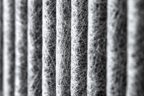 这是表面矩形碳舱滤镜的微距镜头。可作为背景，可见纤维排列成垂直线。图片下载