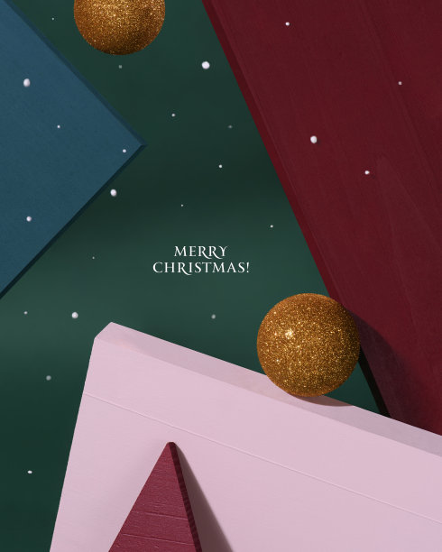 创意圣诞设计红色，绿色，粉红色的背景与金色的圣诞小玩意和飞雪。新年贺卡。最小的风格。图片下载