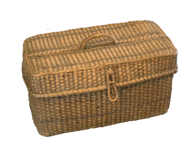 复古柳条箱储存的东西孤立在一个白色图片下载
