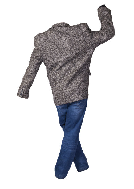 带有衬衫和牛仔裤的夹克衫，以白色为背景。图片下载