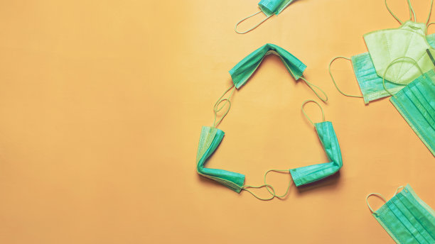 用医用口罩制成的回收标志图片下载