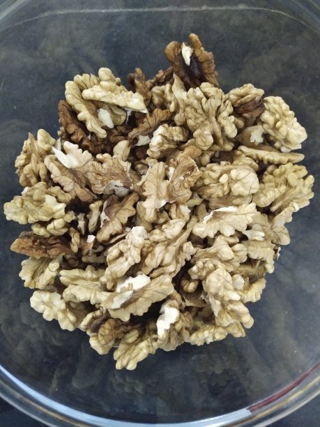 盘子里有核桃图片下载