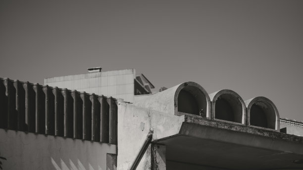 屋顶部分旧建筑屋顶的一部分图片下载