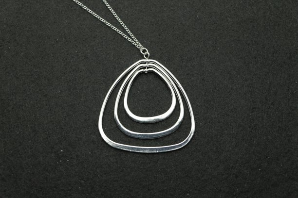 时尚女性首饰链图片下载