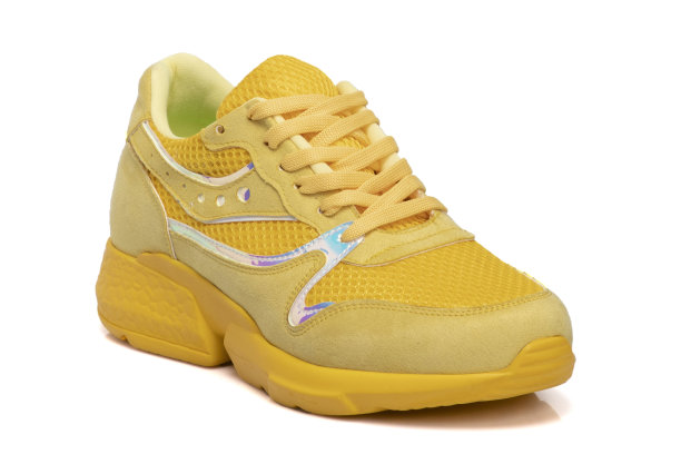 女性的运动鞋图片下载