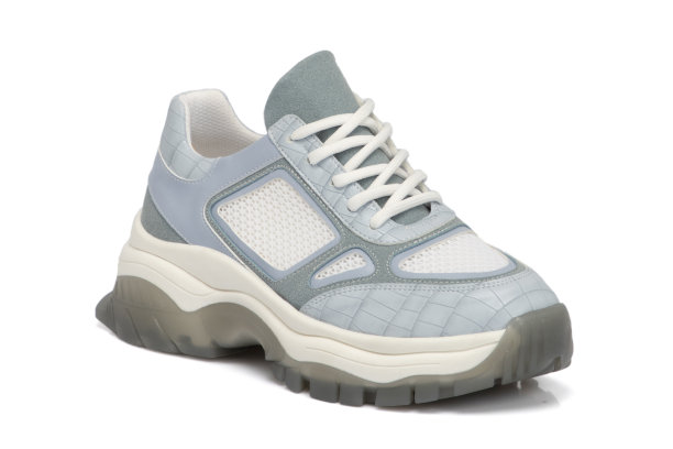 女性的运动鞋图片下载