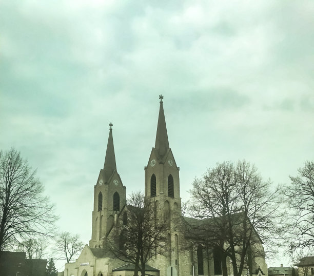 教堂的尖顶图片下载