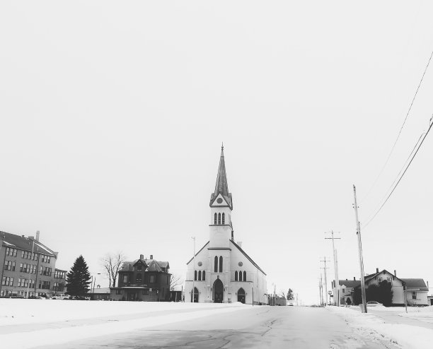 教堂的尖顶图片下载