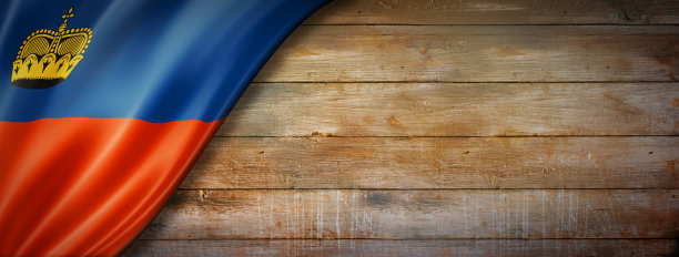 列支敦士登国旗上的复古木墙横幅图片下载