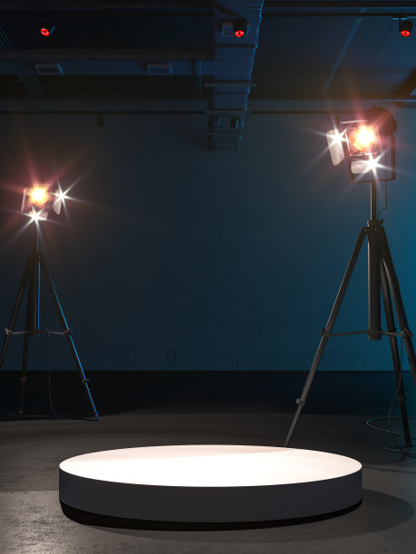 空白的白色圆形展示与空的空间基座在画廊明亮的聚光灯下3d渲染。图片下载