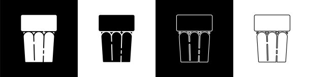 设置玻璃与水图标隔离在黑色和白色的背景。苏打水的玻璃。向量图片下载