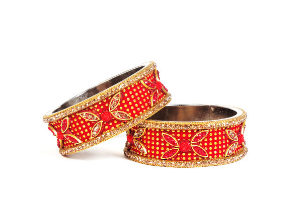 民族传统印度手镯戴在手腕上。图片下载
