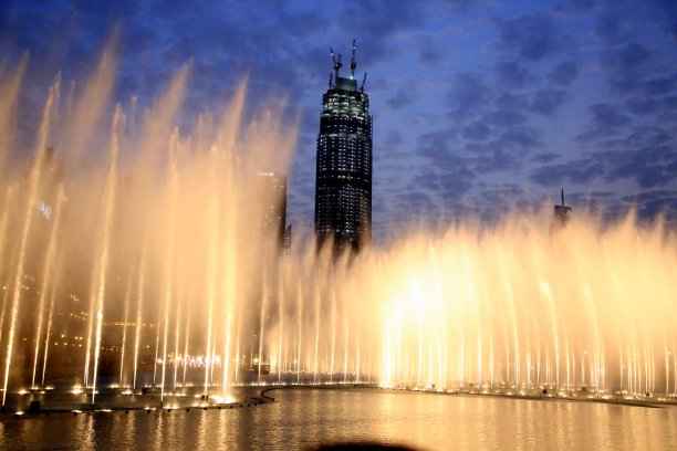 迪拜摩天大楼夜景水秀图片下载