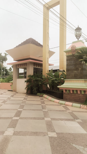 建筑复古闸门图片下载